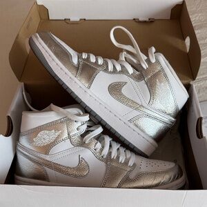 Nike Women's Athletic Shoes - White and Silver